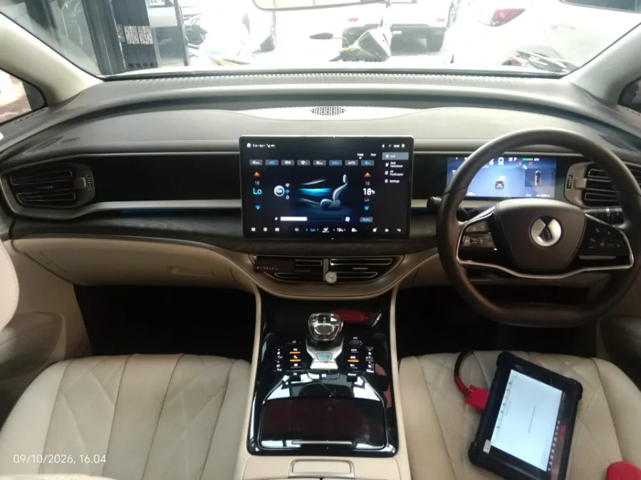 Foto Mobil Bekas Dashboard Denza D9 Standard tahun 2025