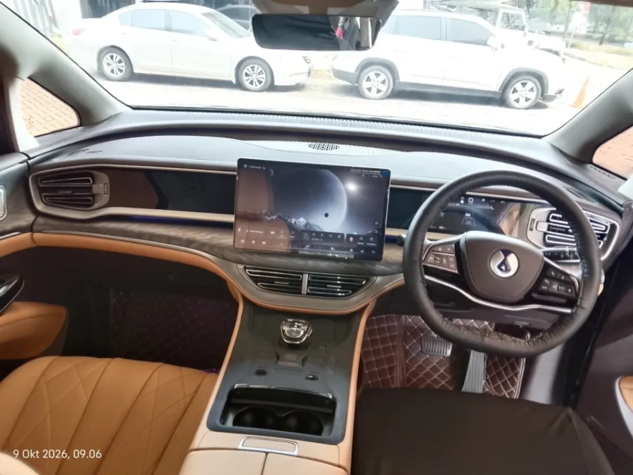 Foto Mobil Bekas Dashboard Denza D9 Standard tahun 2025
