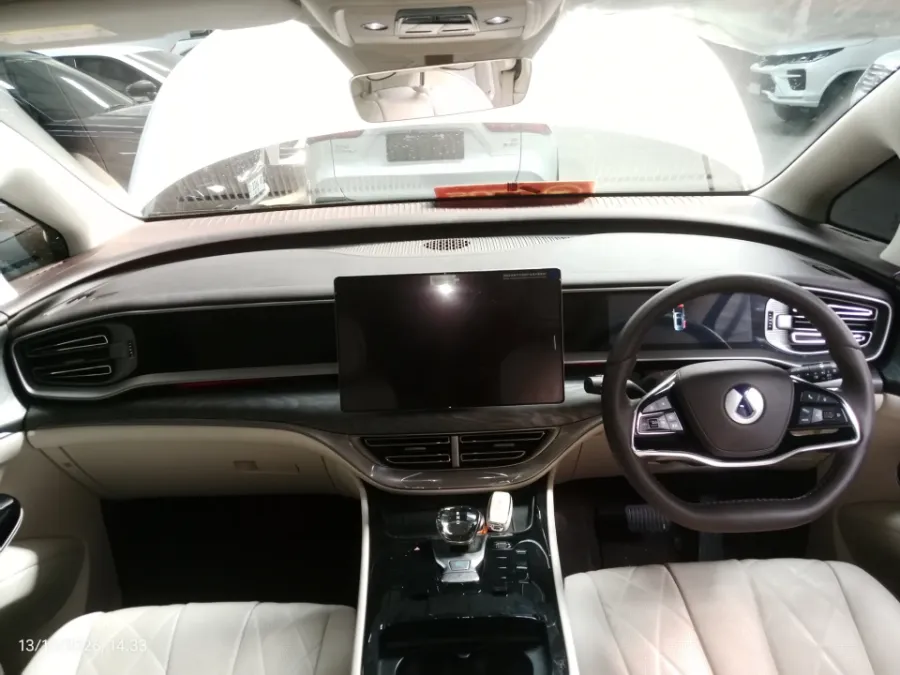 Foto Mobil Bekas Dashboard Denza D9 Standard tahun 2025