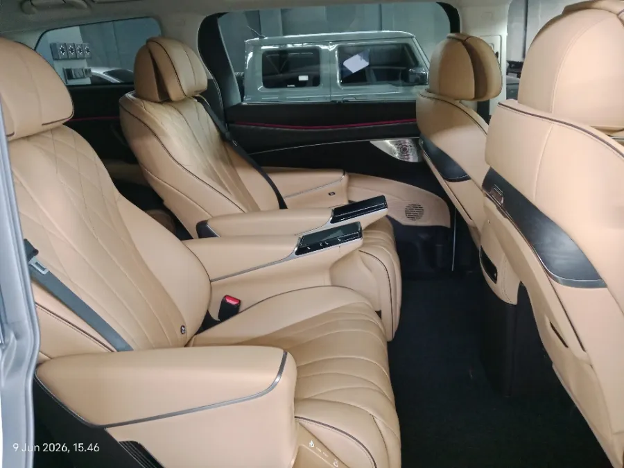 Foto Mobil Bekas Kabin Belakang Denza D9 Standard tahun 2025