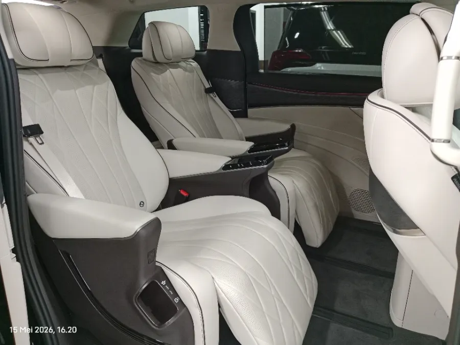 Foto Mobil Bekas Kabin Belakang Denza D9 Standard tahun 2025