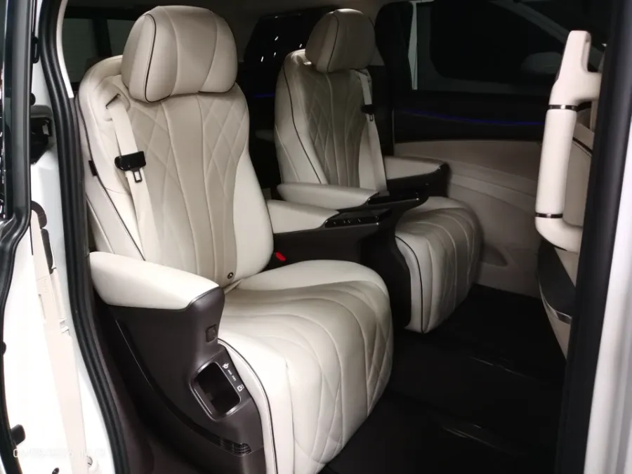 Foto Mobil Bekas Kabin Belakang Denza D9 Standard tahun 2025