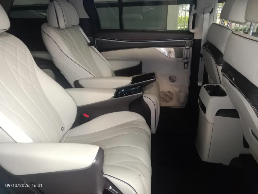 Foto Mobil Bekas Kabin Belakang Denza D9 Standard tahun 2025