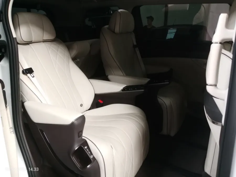 Foto Mobil Bekas Kabin Belakang Denza D9 Standard tahun 2025