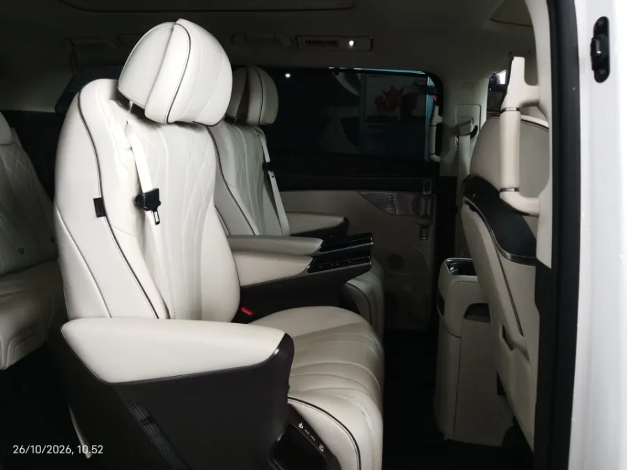 Foto Mobil Bekas Kabin Belakang Denza D9 Standard tahun 2025