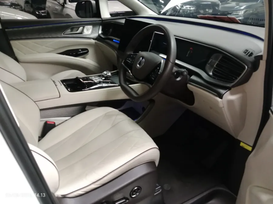 Foto Mobil Bekas Kabin Depan Denza D9 Standard tahun 2025
