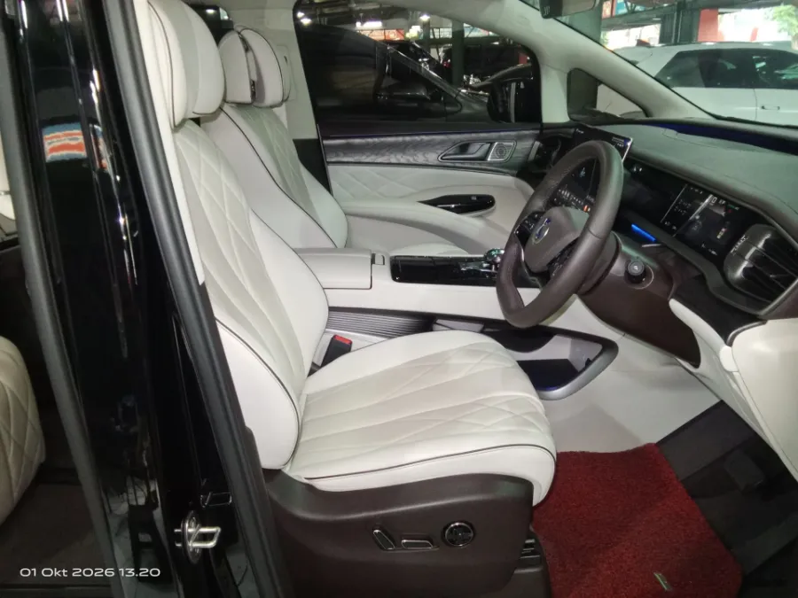 Foto Mobil Bekas Kabin Depan Denza D9 Standard tahun 2025