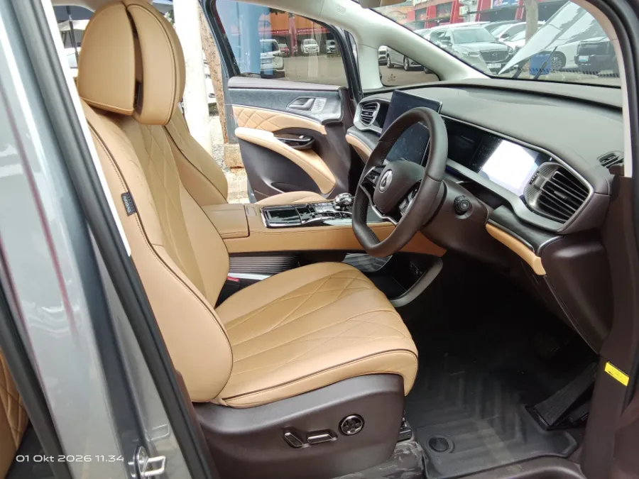Foto Mobil Bekas Kabin Depan Denza D9 Standard tahun 2025