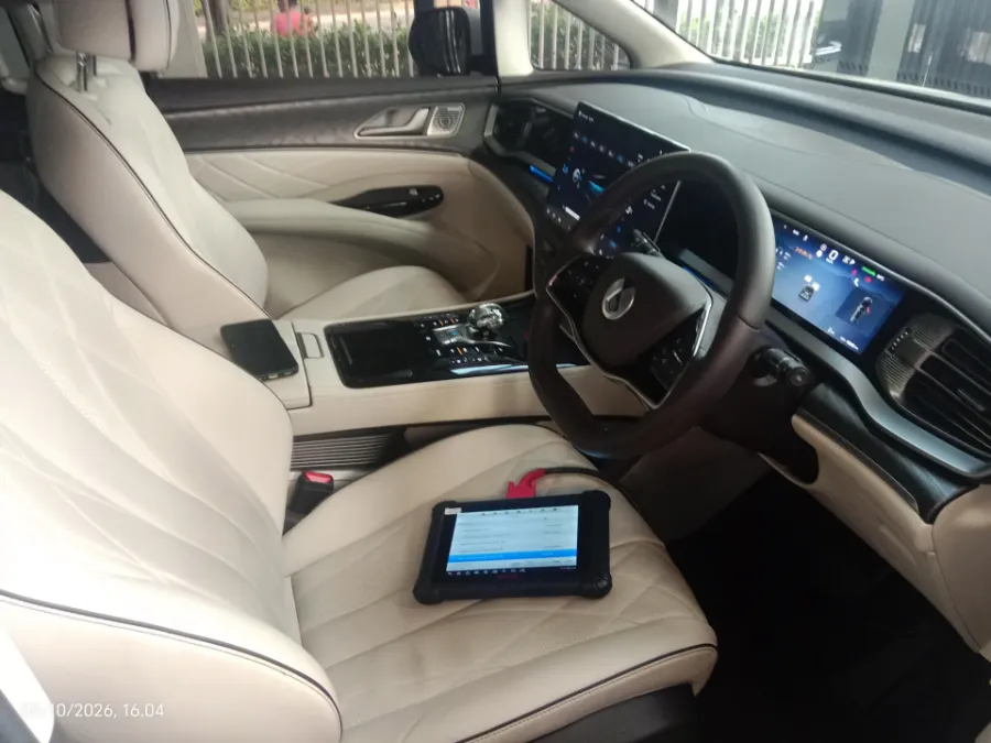 Foto Mobil Bekas Kabin Depan Denza D9 Standard tahun 2025