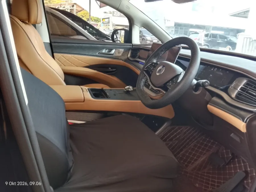 Foto Mobil Bekas Kabin Depan Denza D9 Standard tahun 2025