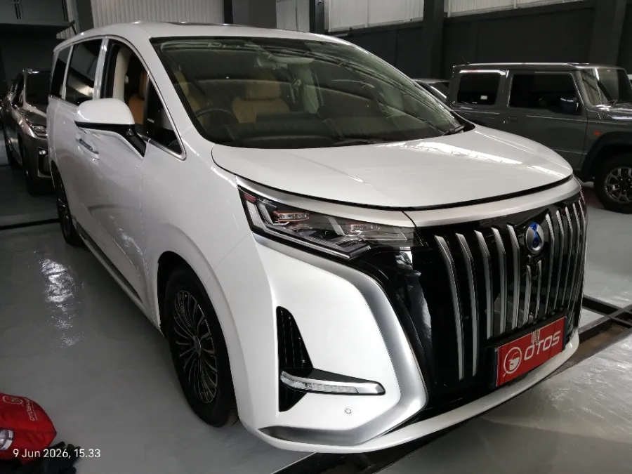 Foto Mobil Bekas Kanan Depan Denza D9 Standard tahun 2025