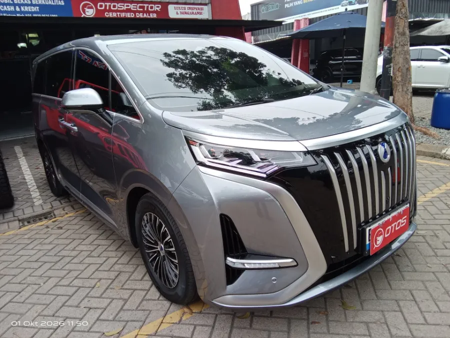 Foto Mobil Bekas Kanan Depan Denza D9 Standard tahun 2025