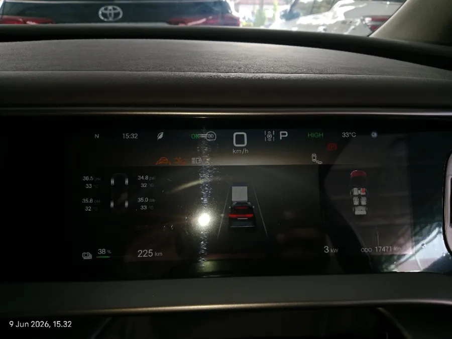 Foto Mobil Bekas Odometer Denza D9 Standard tahun 2025