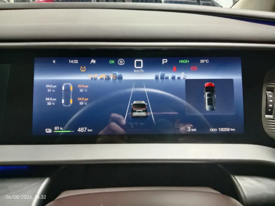 Foto Mobil Bekas Odometer Denza D9 Standard tahun 2025