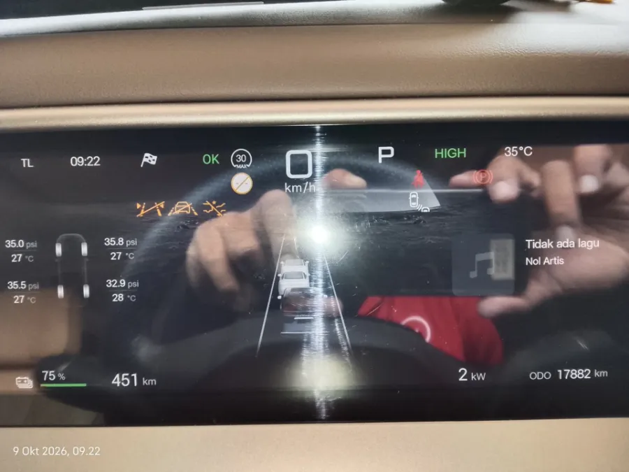 Foto Mobil Bekas Odometer Denza D9 Standard tahun 2025