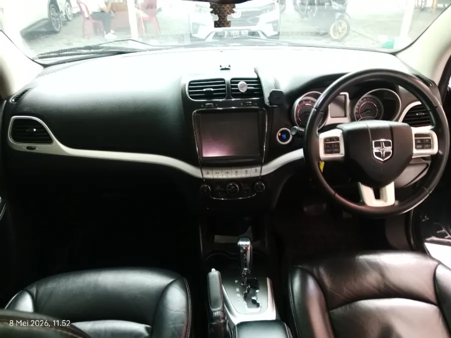 Foto Mobil Bekas Dashboard Dodge Journey 2.4 SXT tahun 2013