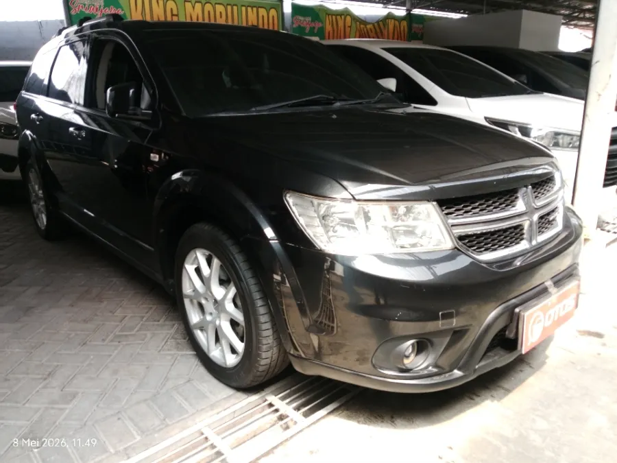 Foto Mobil Bekas Kanan Depan Dodge Journey 2.4 SXT tahun 2013