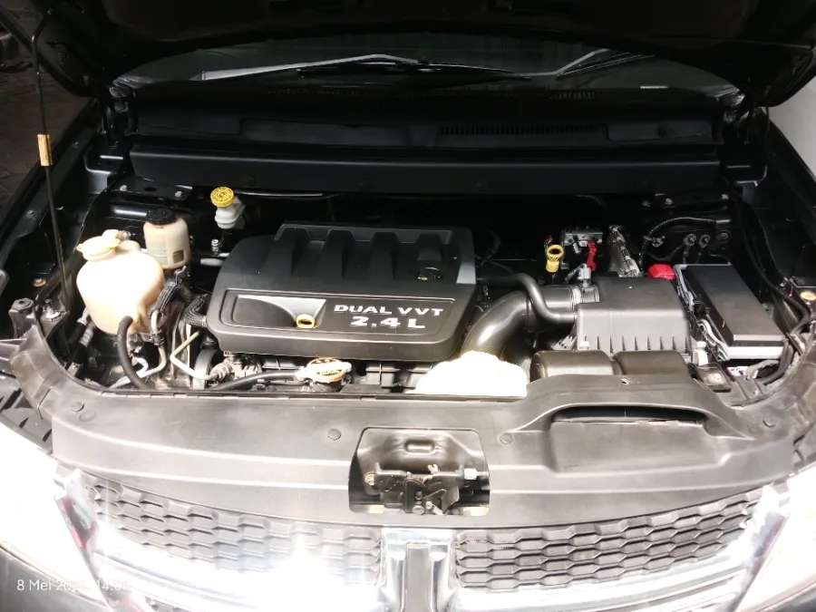 Foto Mobil Bekas Mesin Dodge Journey 2.4 SXT tahun 2013