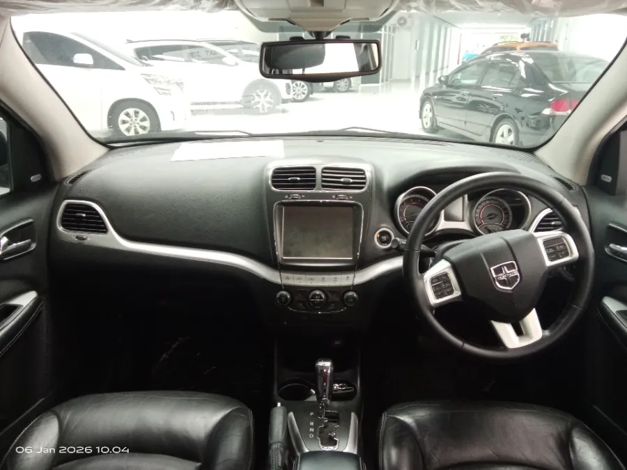 Foto Mobil Bekas Dashboard Dodge Journey 2.4 SXT tahun 2015