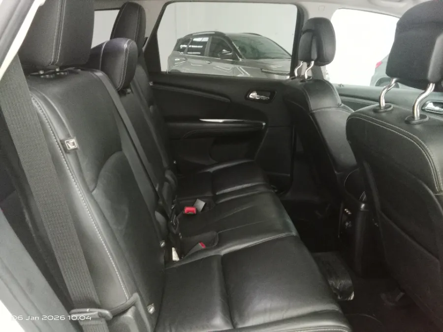 Foto Mobil Bekas Kabin Belakang Dodge Journey 2.4 SXT tahun 2015