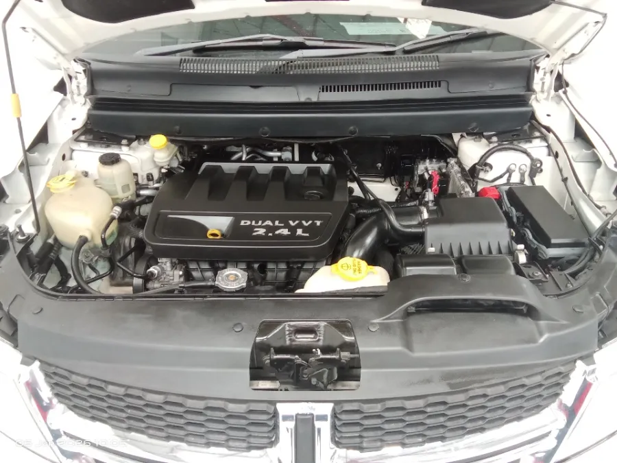 Foto Mobil Bekas Mesin Dodge Journey 2.4 SXT tahun 2015