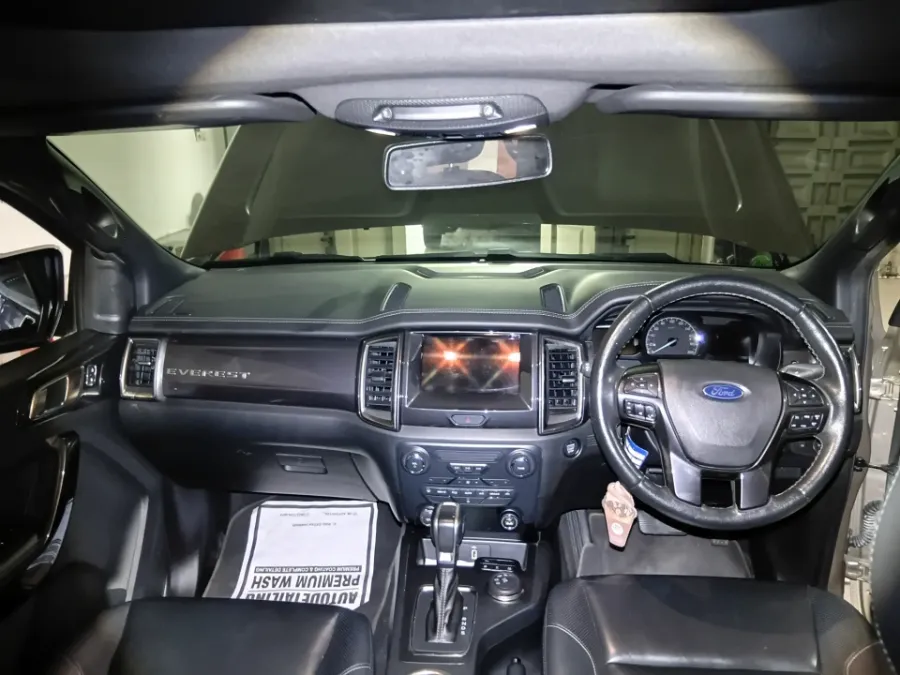 Foto Mobil Bekas Dashboard Ford Everest 2.0 Titanium 4X4 tahun 2021