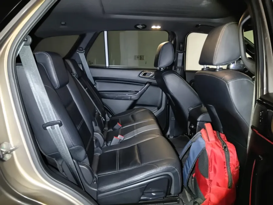 Foto Mobil Bekas Kabin Belakang Ford Everest 2.0 Titanium 4X4 tahun 2021