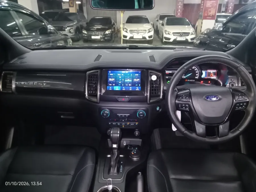 Foto Mobil Bekas Dashboard Ford Everest 2.0 Titanium 4X4 tahun 2022