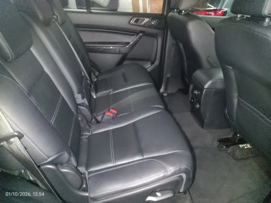 Foto Mobil Bekas Kabin Belakang Ford Everest 2.0 Titanium 4X4 tahun 2022