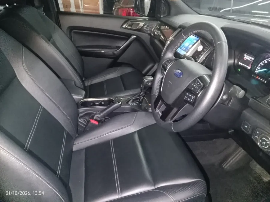 Foto Mobil Bekas Kabin Depan Ford Everest 2.0 Titanium 4X4 tahun 2022
