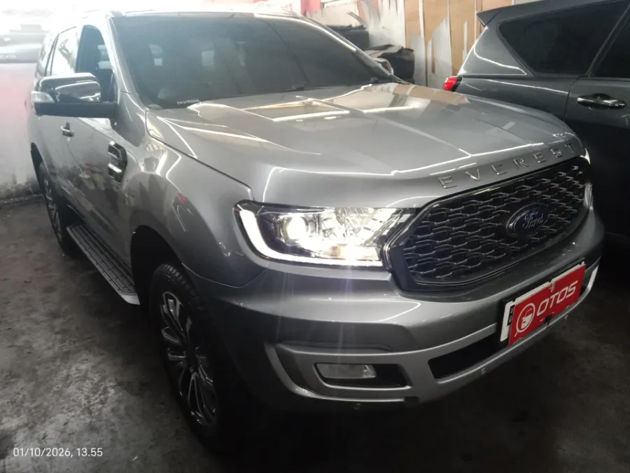 Foto Mobil Bekas Kanan Depan Ford Everest 2.0 Titanium 4X4 tahun 2022