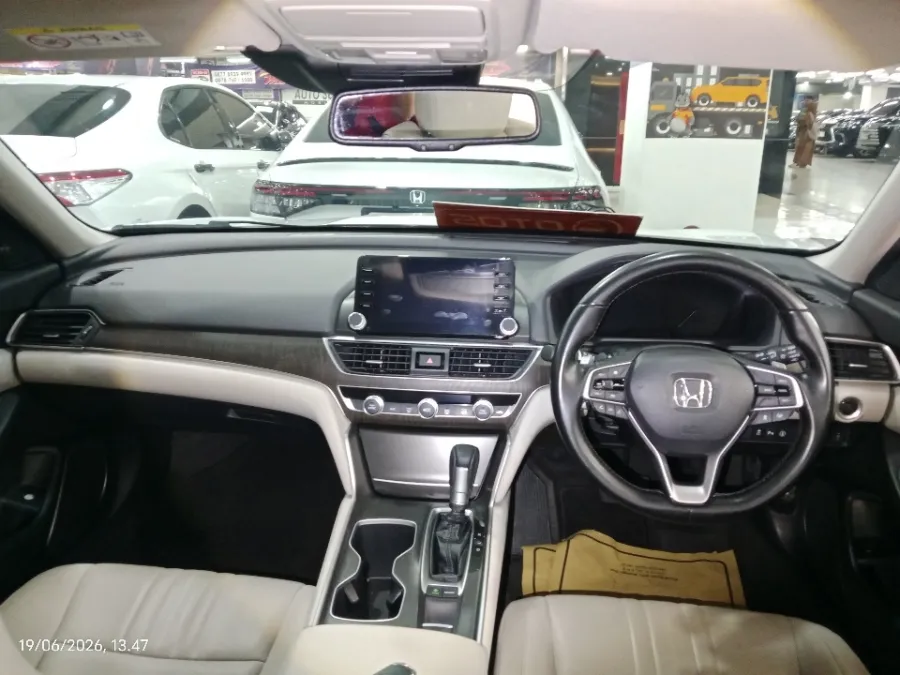 Foto Mobil Bekas Dashboard Honda Accord 1.5 TC EL tahun 2019