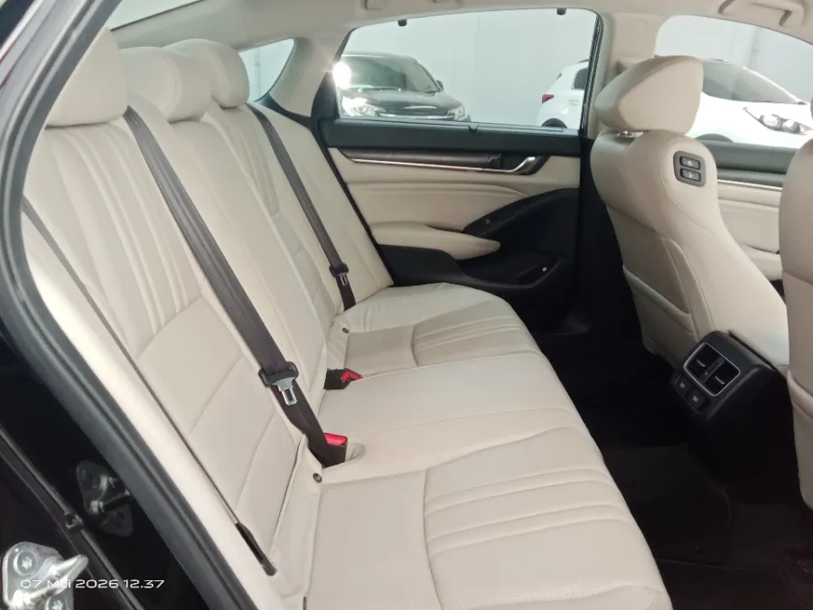 Foto Mobil Bekas Kabin Belakang Honda Accord 1.5 TC EL tahun 2019