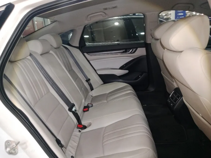 Foto Mobil Bekas Kabin Belakang Honda Accord 1.5 TC EL tahun 2019