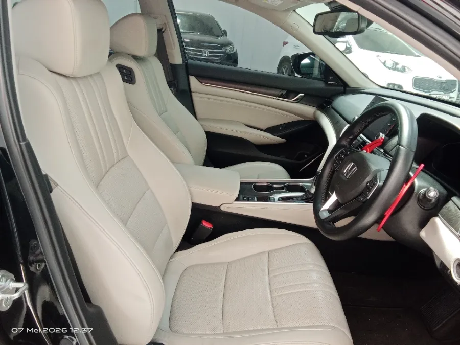 Foto Mobil Bekas Kabin Depan Honda Accord 1.5 TC EL tahun 2019
