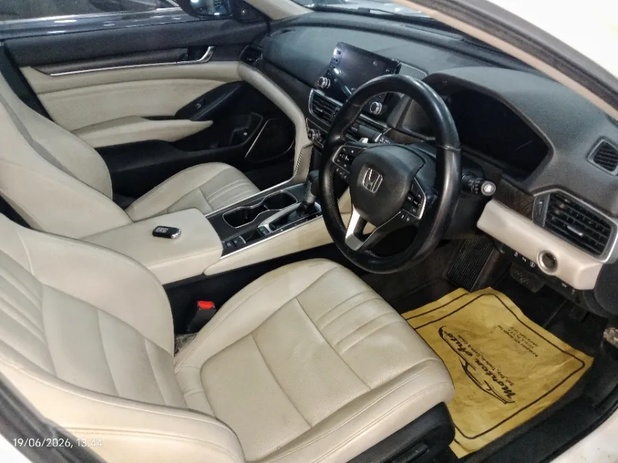 Foto Mobil Bekas Kabin Depan Honda Accord 1.5 TC EL tahun 2019
