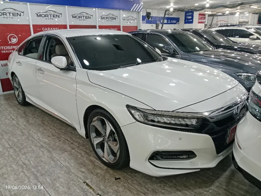 Foto Mobil Bekas Kanan Depan Honda Accord 1.5 TC EL tahun 2019