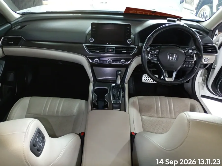 Foto Mobil Bekas Dashboard Honda Accord 1.5 TC EL tahun 2020
