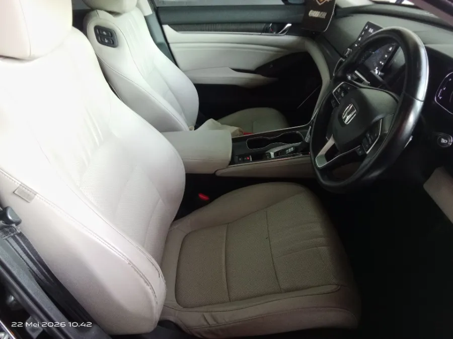 Foto Mobil Bekas Kabin Depan Honda Accord 1.5 TC EL tahun 2020