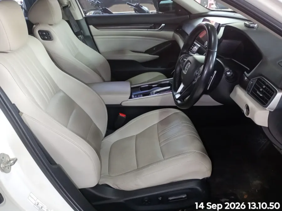 Foto Mobil Bekas Kabin Depan Honda Accord 1.5 TC EL tahun 2020