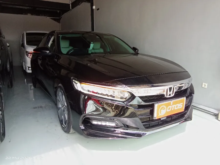 Foto Mobil Bekas Kanan Depan Honda Accord 1.5 TC EL tahun 2020