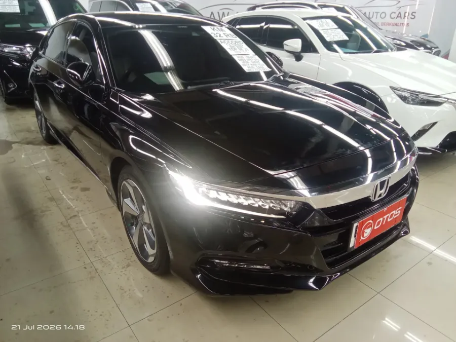 Foto Mobil Bekas Kanan Depan Honda Accord 1.5 TC EL tahun 2020