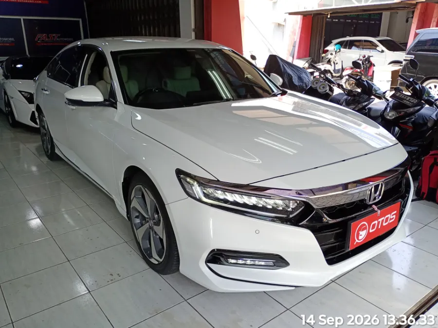 Foto Mobil Bekas Kanan Depan Honda Accord 1.5 TC EL tahun 2020