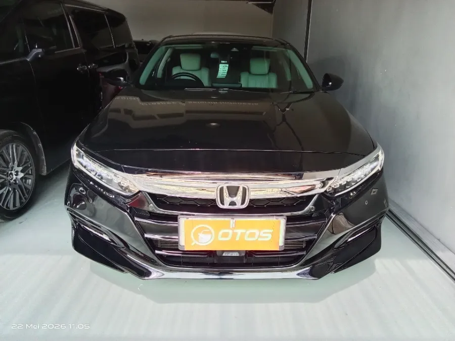 Foto Mobil Bekas Tampak Depan Honda Accord 1.5 TC EL tahun 2020
