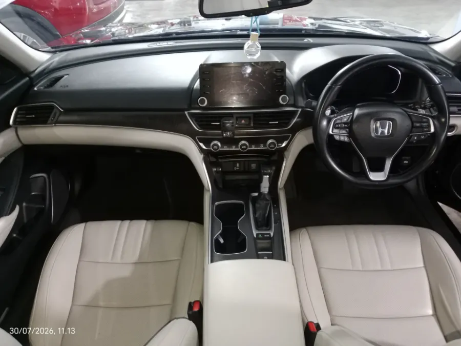Foto Mobil Bekas Dashboard Honda Accord 1.5 TC EL tahun 2021