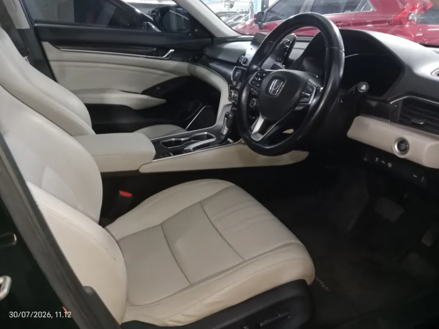 Foto Mobil Bekas Kabin Depan Honda Accord 1.5 TC EL tahun 2021