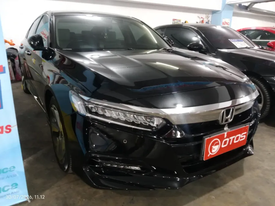 Foto Mobil Bekas Kanan Depan Honda Accord 1.5 TC EL tahun 2021