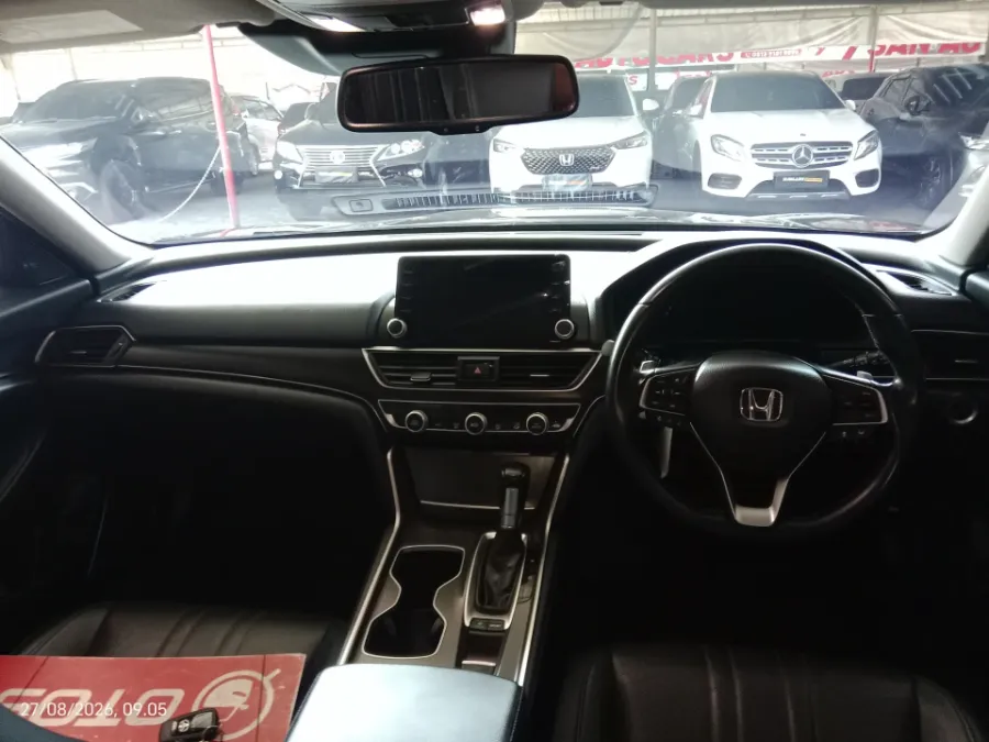 Foto Mobil Bekas Dashboard Honda Accord 1.5 TC EL tahun 2022