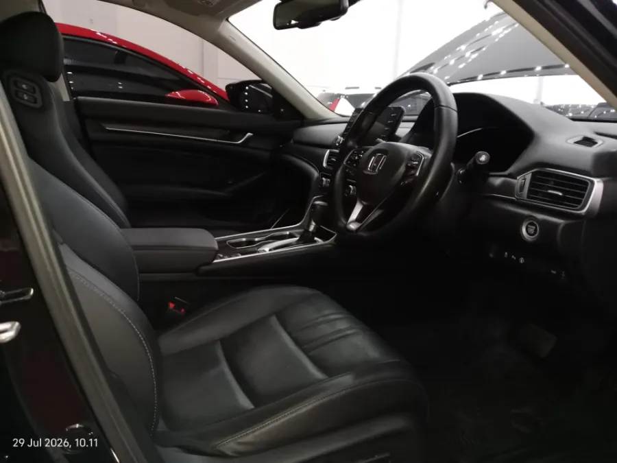 Foto Mobil Bekas Kabin Depan Honda Accord 1.5 TC EL tahun 2022