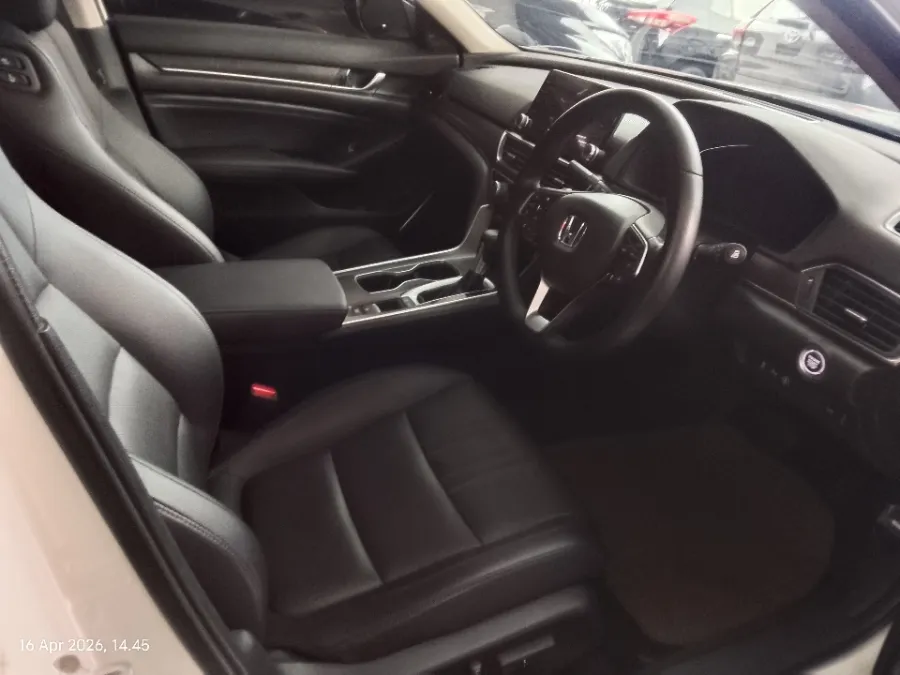 Foto Mobil Bekas Kabin Depan Honda Accord 1.5 TC EL tahun 2023